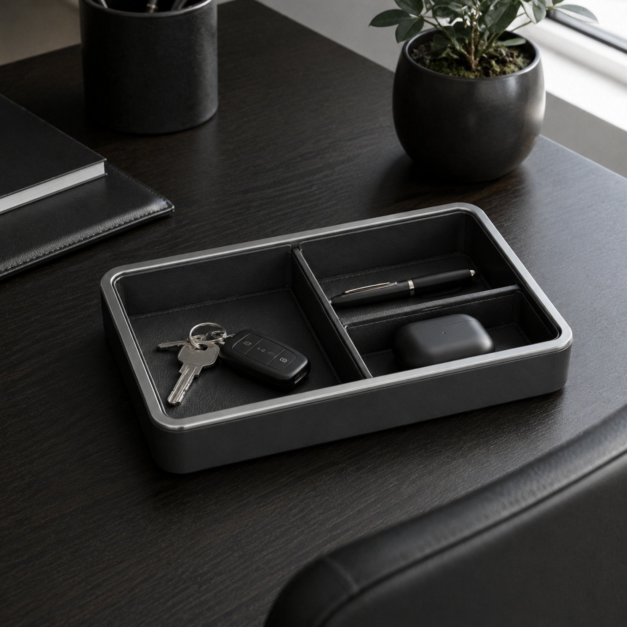 Plateau Serein – Vide-poches de bureau compartimenté en finition premium